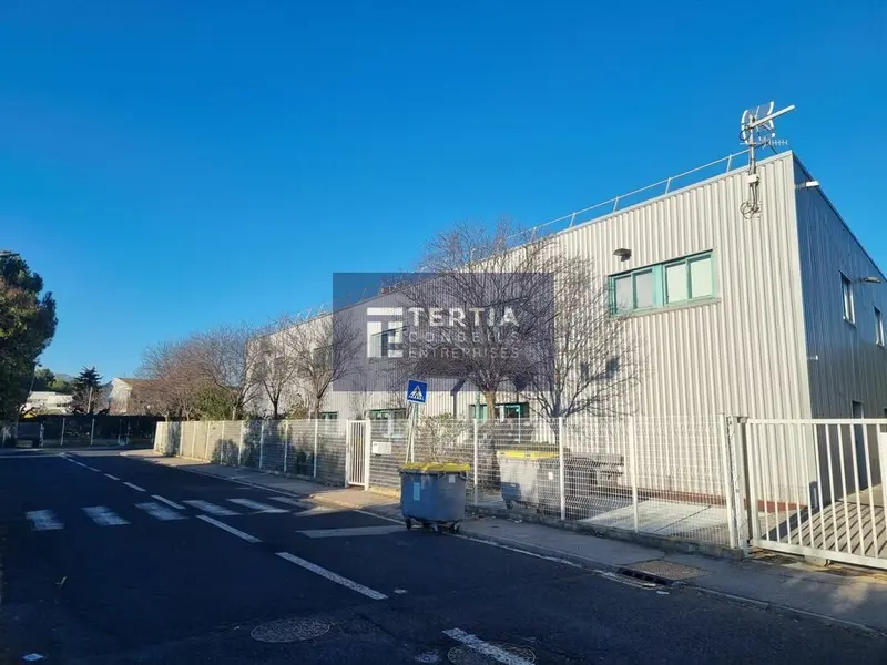 SAINT JEAN DE VEDAS - Immeuble indépendant de bureaux