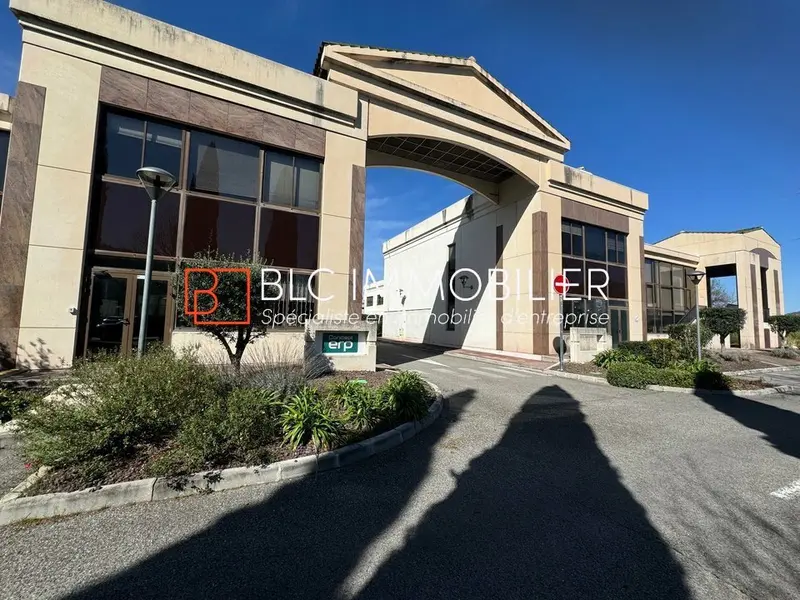 BUREAUX 215 m² A LOUER 13420 GEMENOS
