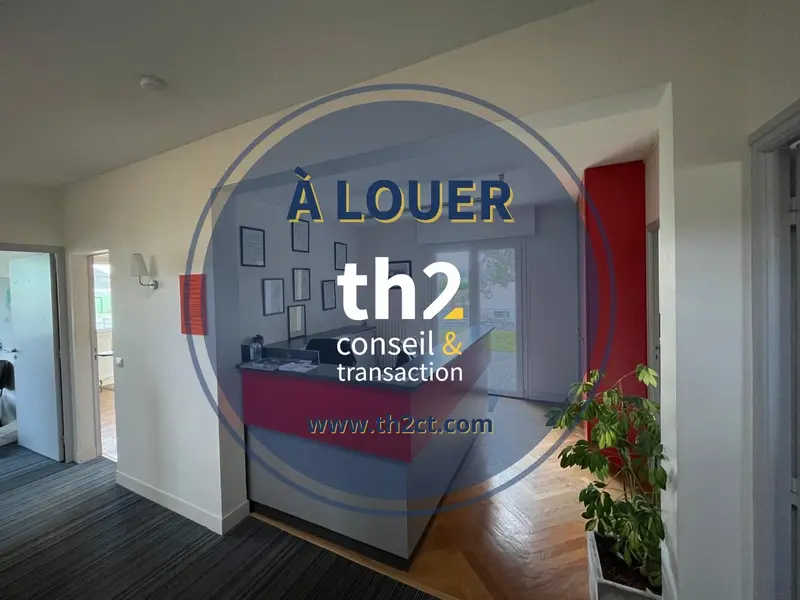 BUREAUX À LOUER À TORIGNY-LES-VILLES DE 300 m²