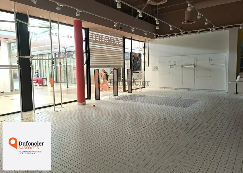 CELLULE BELLES VITRINES GALERIE AUCHAN CHATELLERAULT (86)