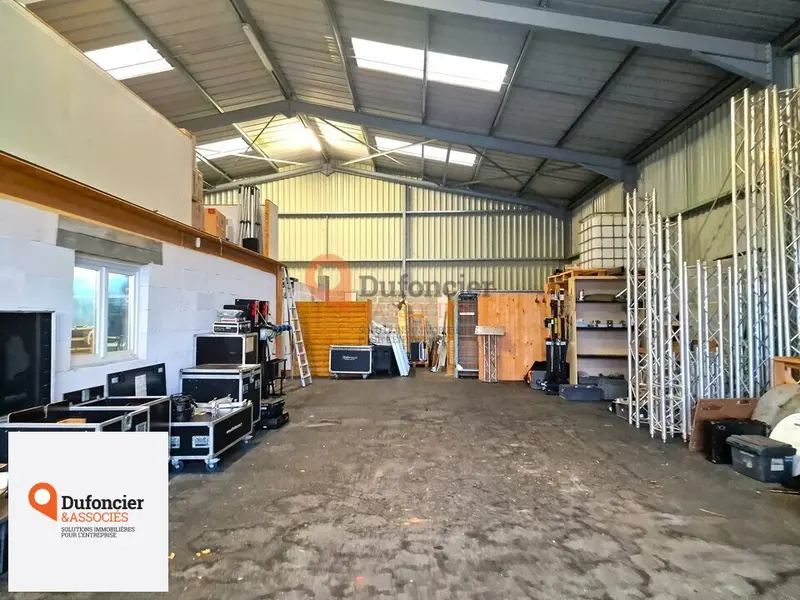 Entrepôt / Activité à louer - Poitiers (86000) - 300 m² - 1 350 €/mois