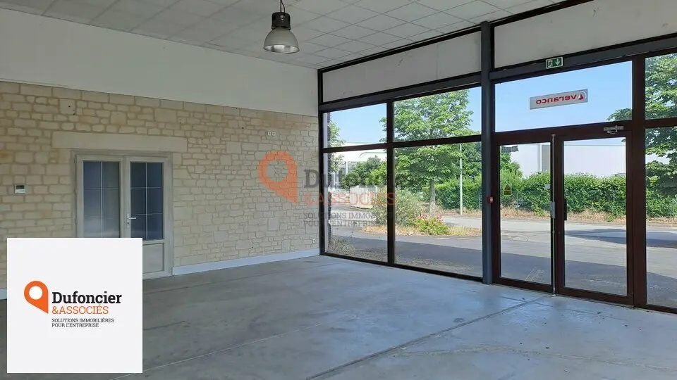 A louer Local commercial  500m² Antran