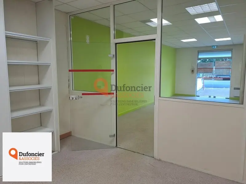 Local Commercial à louer - Chasseneuil-Du-Poitou (86360) - 140 m² - 1 000 €/mois