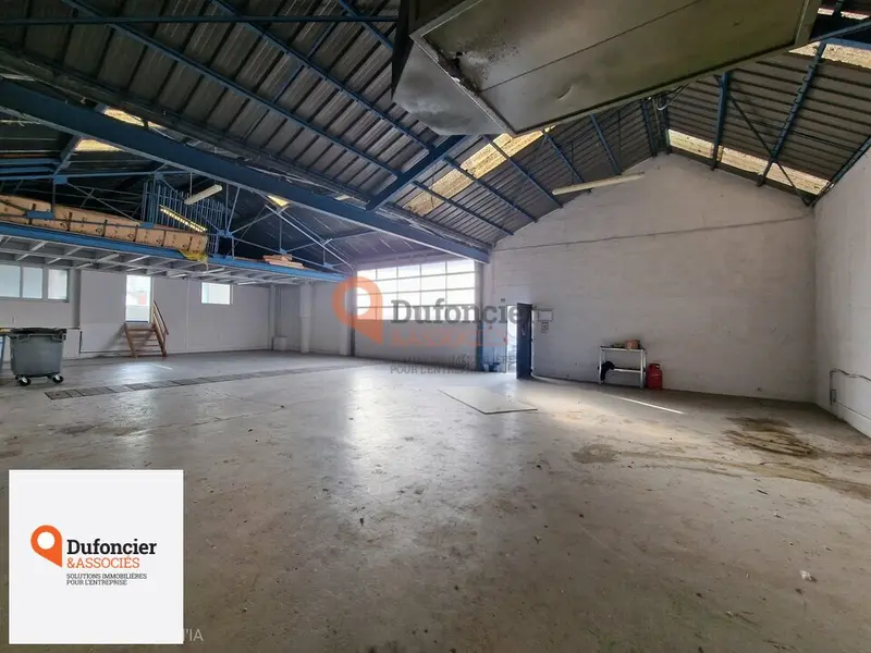 Entrepôt / Activité à louer - Poitiers (86000) - 265 m² - 1 600 €/mois