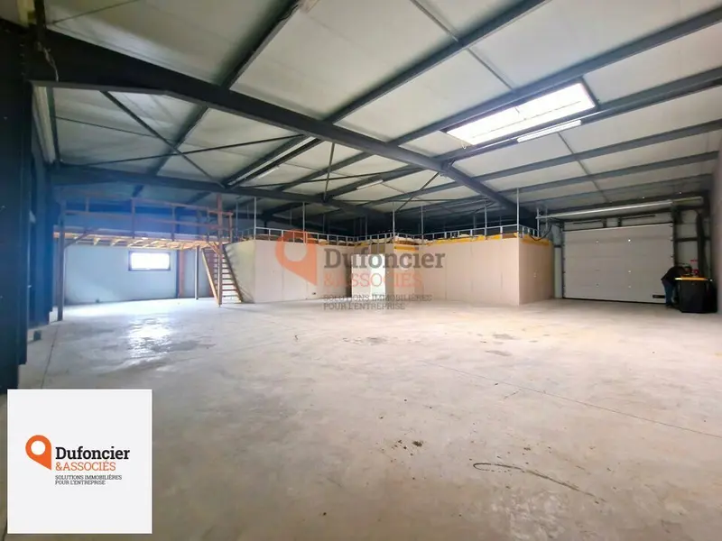 Entrepôt / Activité à louer - Poitiers (86000) - 300 m² - 2 850 €/mois