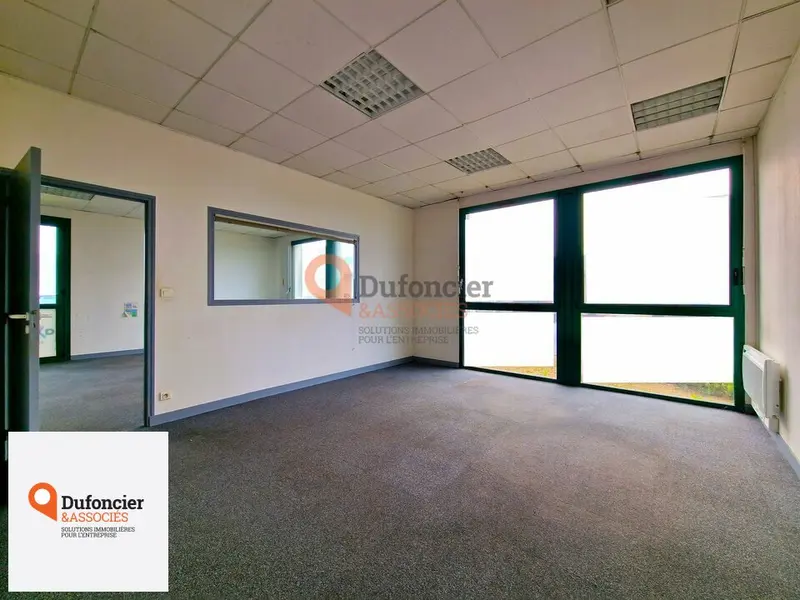 BUREAUX À LOUER 205M² POITIERS - ZONE DE RÉPUBLIQUE 