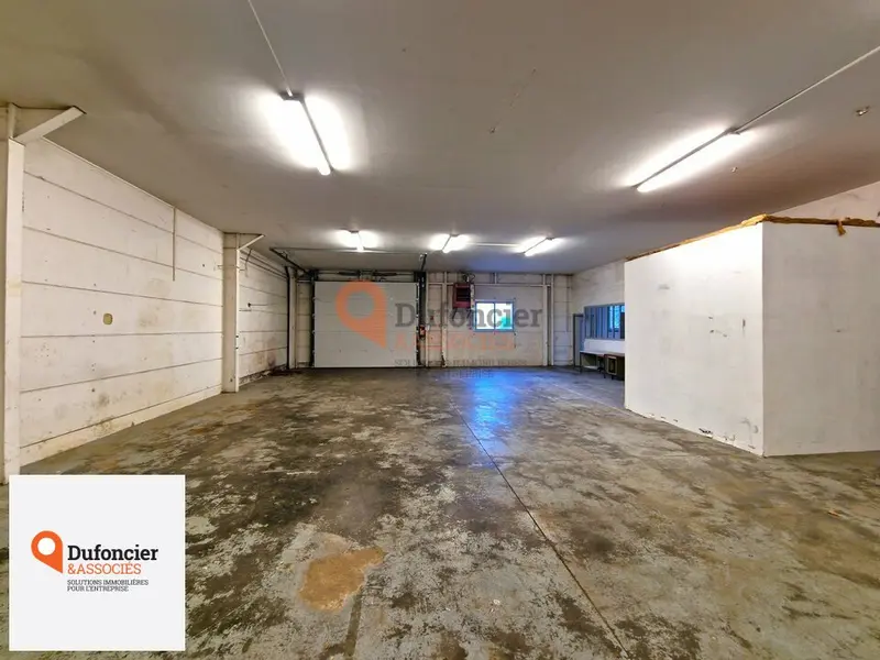 Entrepôt / Activité à louer - Poitiers (86000) - 322 m² - 1 480 €/mois