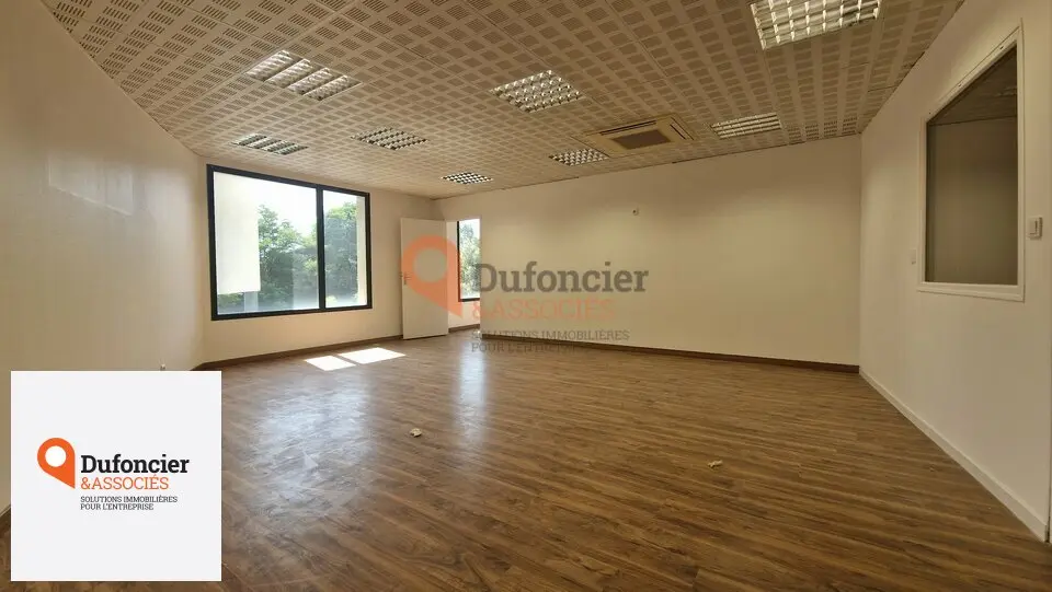 Bureau à louer - Saint-Benoît (86280) - 190 m² - 1 820 €/mois