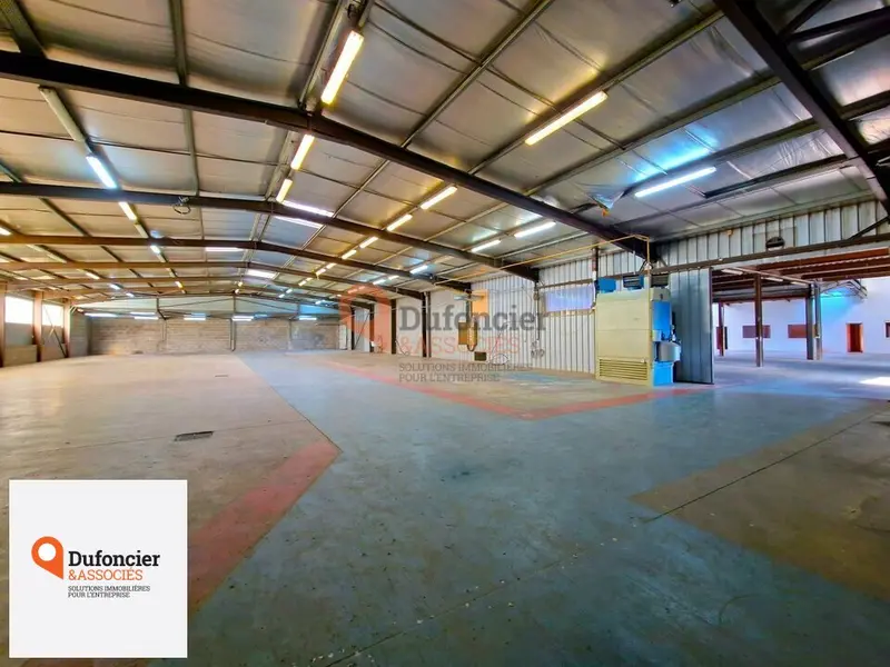 Entrepôt / Activité à louer - Chasseneuil-Du-Poitou (86360) - 2800 m² - 13 50...