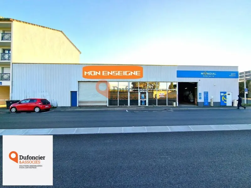 LOCAL ENTREPOT / ACTIVITE A VENDRE - EMPLACEMENT STRATEGIQUE POITIERS 