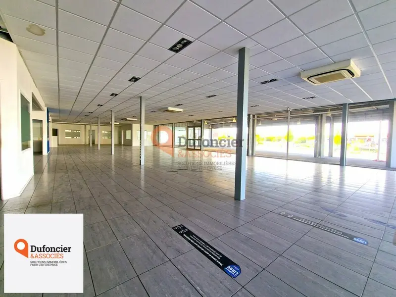 ENSEMBLE IMMOBILIER COMMERCIAL A VENDRE SECTEUR POITIERS OUEST (86)