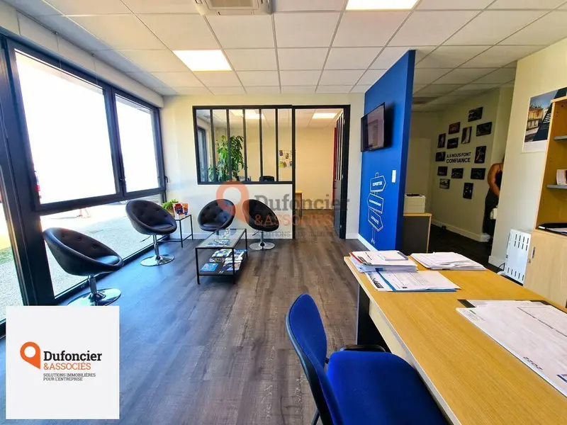 LOCAL COMMERCIAL NEUF - POITIERS ROCADE OUEST - 124M² - À LOUER