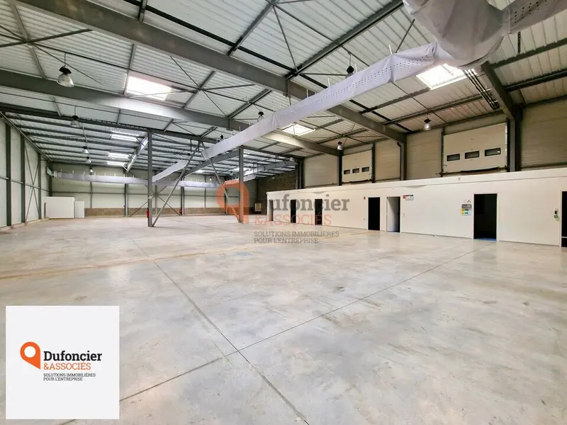 Entrepôt / Activité à vendre - Chasseneuil-Du-Poitou (86360) - 1939 m²