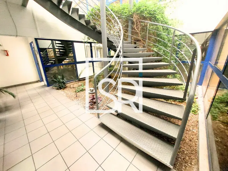 LOCATION BUREAUX - 577 M² - ZAC LE BREZET - 63000 CLERMONT-FERRAND