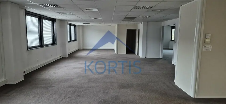 À LOUER  Bureaux  407 m² divisibles à partir de 60 m²
