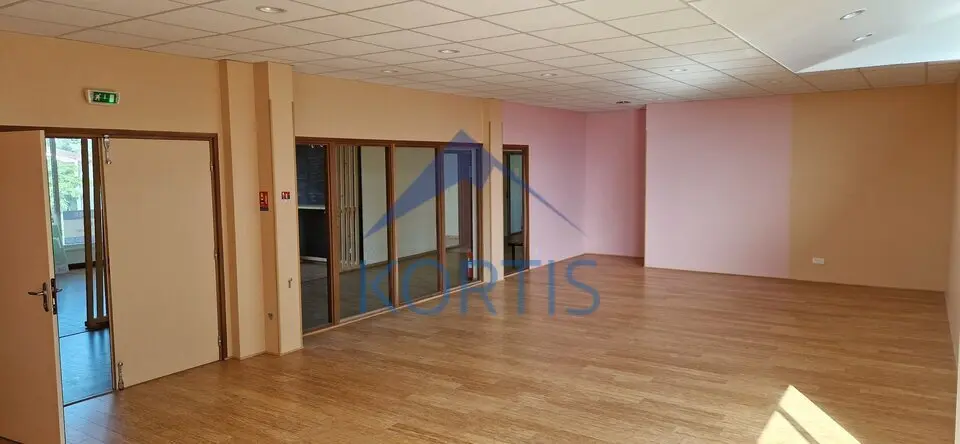 Local Commercial à louer - Bourg-En-Bresse (01000) - 350 m² - 2 773 €/mois