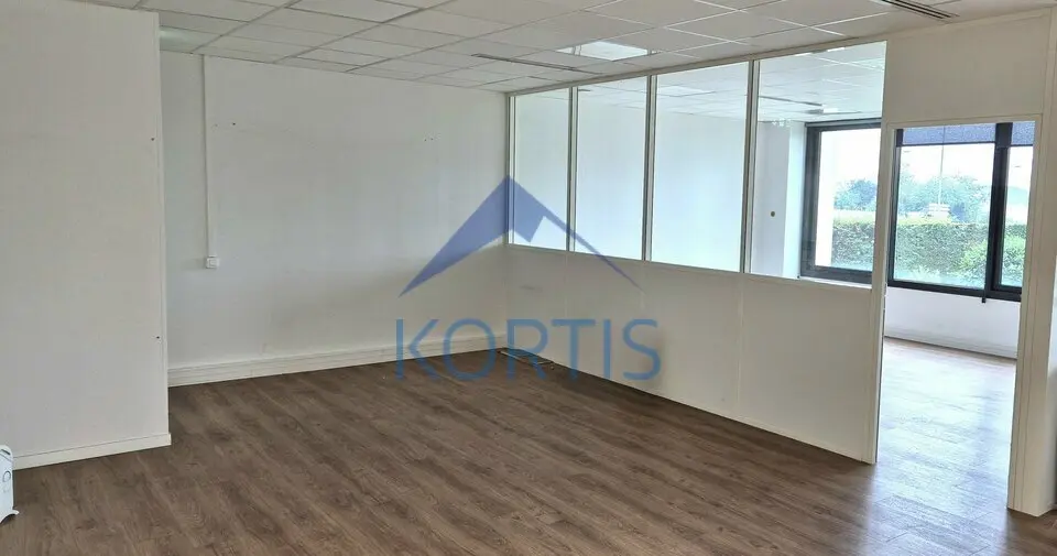 À LOUER  Bureaux en rez-de-chaussée + stockage  163 m² + parkings