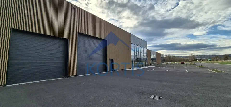 Locaux d'activités / Showrooms à louer  Ambérieux d'Azergues (69)