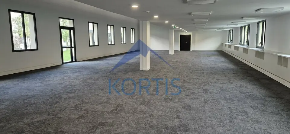 À VENDRE  Bureaux  1 826 m² divisibles à partir de 512 m²