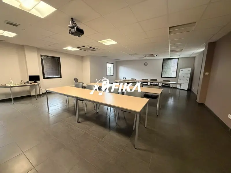 A LOUER BUREAUX 949 m² - (31830) PLAISANCE-DU-TOUCH