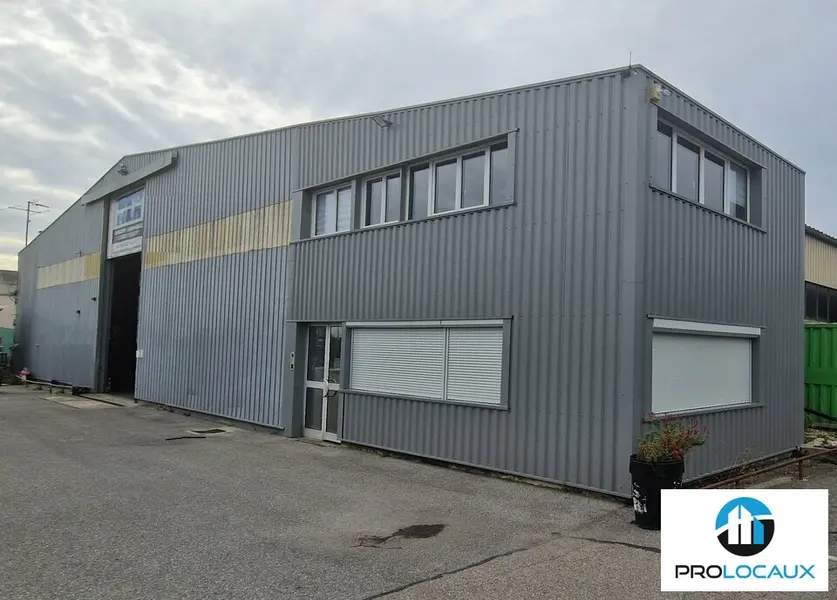 A vendre Entrepôt 1800m² Ville-la-Grand