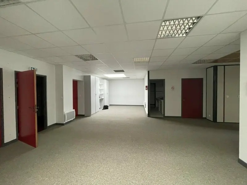 Bureau à louer - Theix-Noyalo (56450) - 170 m² - 1 369 €/mois