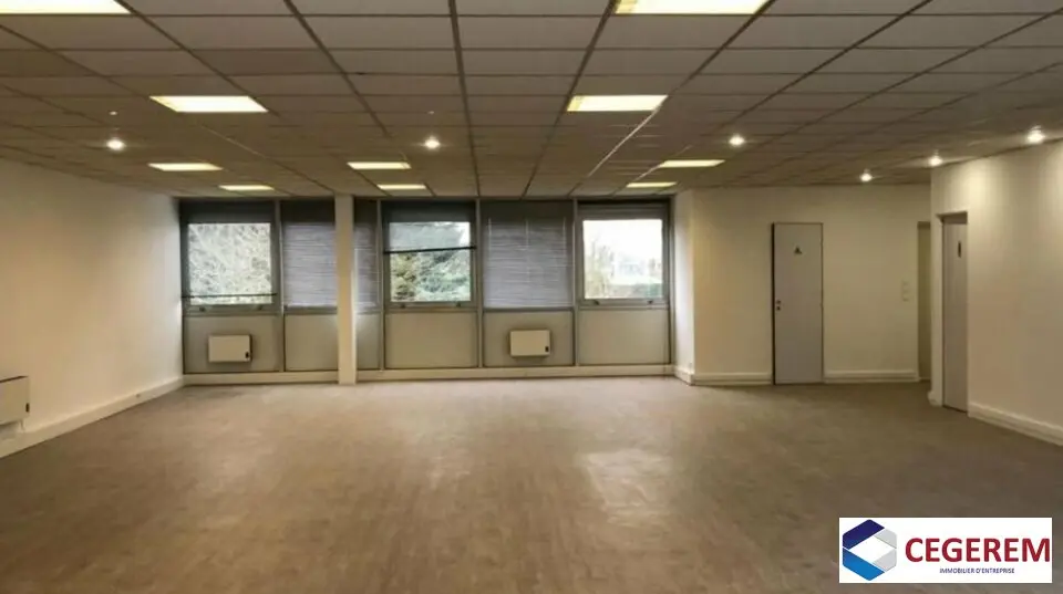 Bureau à louer - Les Ulis (91940) - 294 m² - 3 250 €/mois