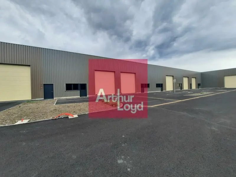Entrepôt / Activité à louer - Le Cendre (63670) - 500 m² - 3 541 €/mois