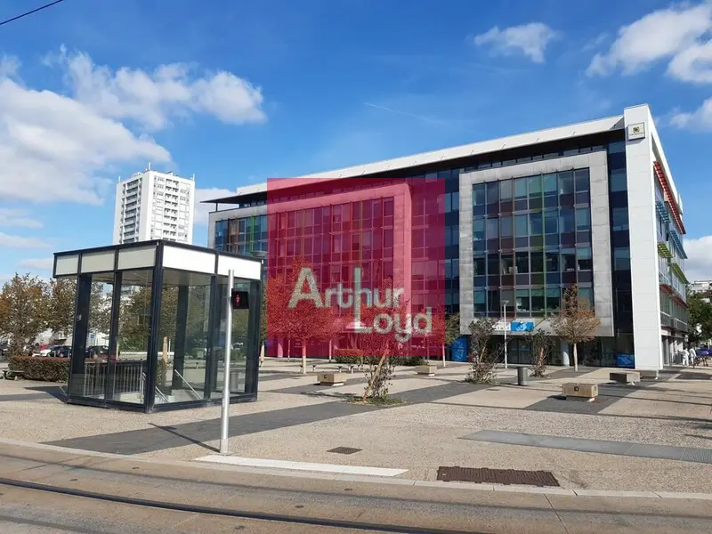 Bureau à louer - Clermont-Ferrand (63000) - 1754 m² - 19 309 €/mois