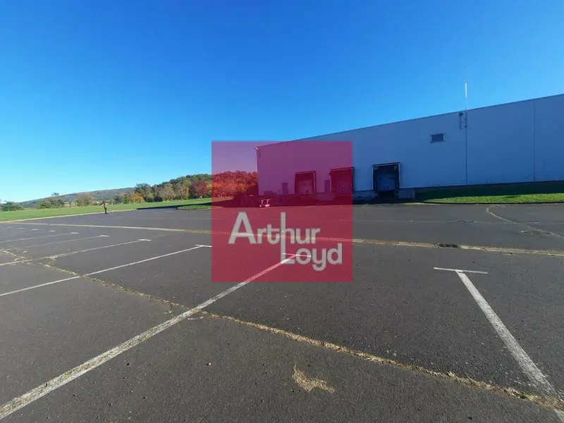 SECTEUR ISSOIRE A LOUER ENTREPOT 2000 M²  AVEC QUAIS 