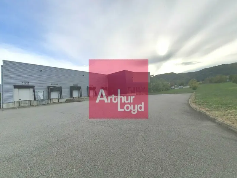 A vendre Locaux d'activité 2700m² Volvic
