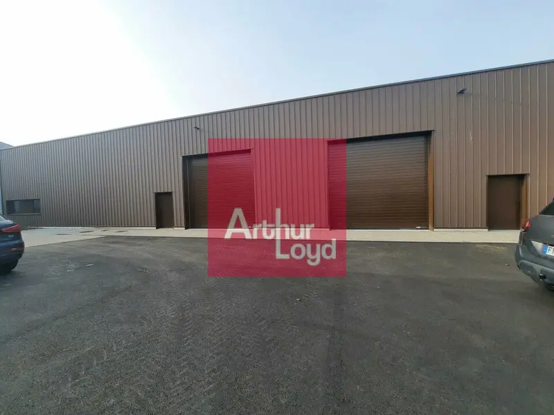 COURNON  A LOUER LOCAL ACTIVITE  300 m²  PROGRAMME NEUF 