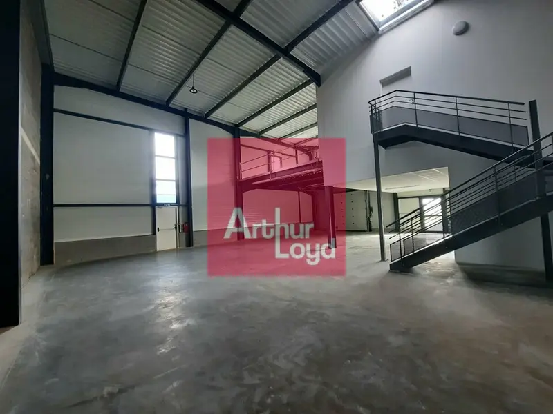Entrepôt / Activité à louer - Clermont-Ferrand (63100) - 325 m² - 2 465 €/mois