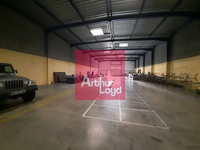 CLERMONT-FERRAND ZONE DES GRAVANCHES A VENDRE  LOCAL ACTIVITE 900 M²