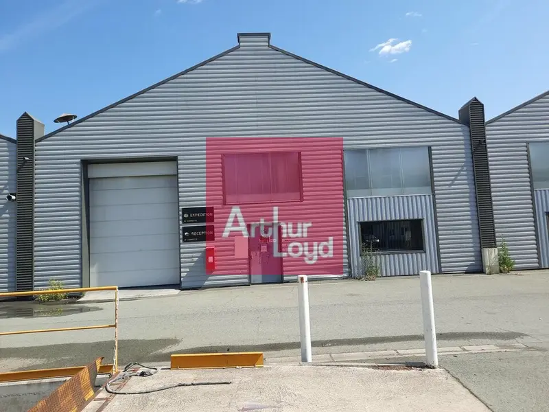 RIOM ZONE INDUSTRIELLE  A  VENDRE LOCAL ACTIVITE    1000 m² 