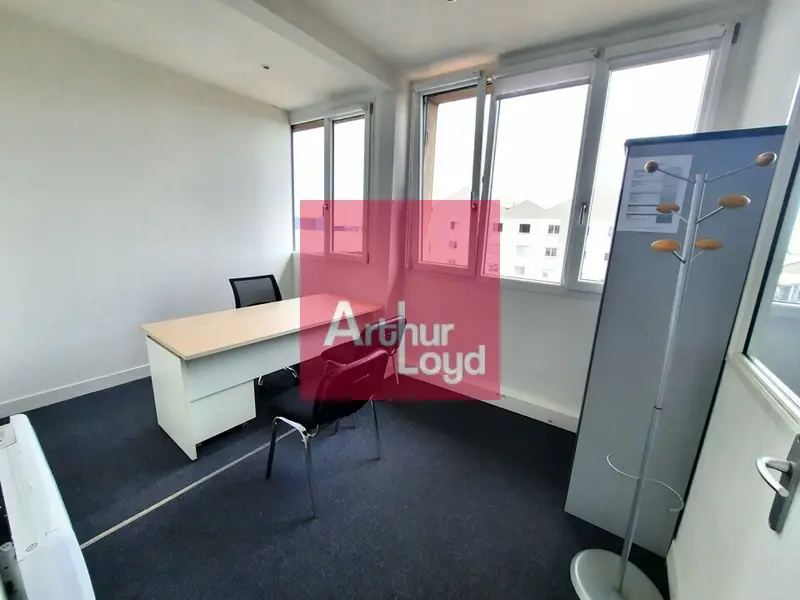 CLERMONT-FERRAND A LOUER BUREAUX  42  M²