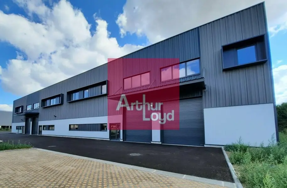Entrepôt / Activité à louer - Clermont-Ferrand (63000) - 682 m² - 5 171 €/mois