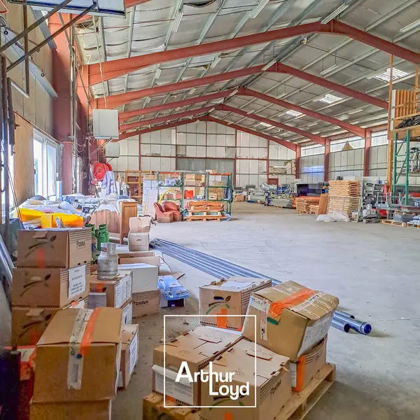 A louer Entrepôt 252m² Saint-Sornin-Lavolps