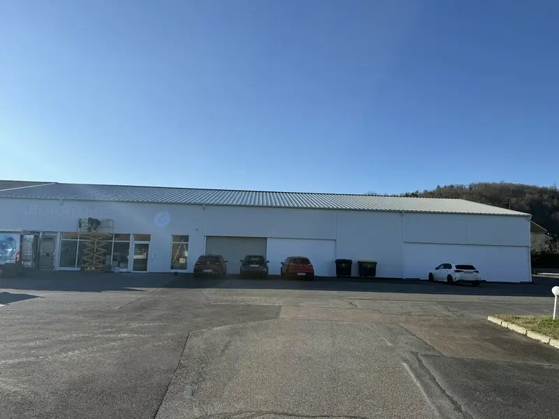 Local Commercial à louer - La Chapelle-Aux-Brocs (19360) - 500 m² - 5 000 €/mois