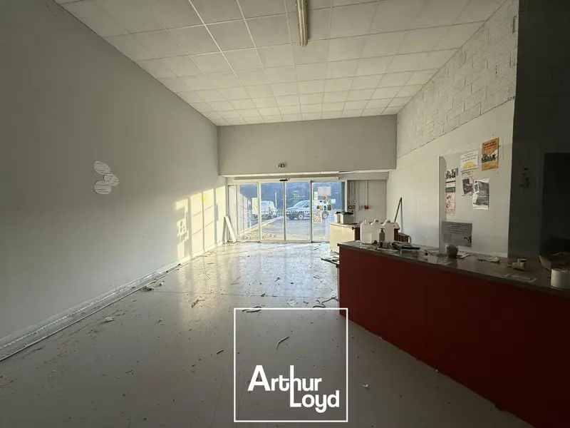 Local Commercial à louer - Brive-La-Gaillarde (19100) - 526 m² - 3 068 €/mois