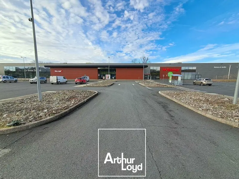 Local Commercial à louer - Lubersac (19210) - 620 m² - 3 358 €/mois