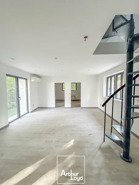 A vendre Bureaux 240m² Chartrier-Ferrière