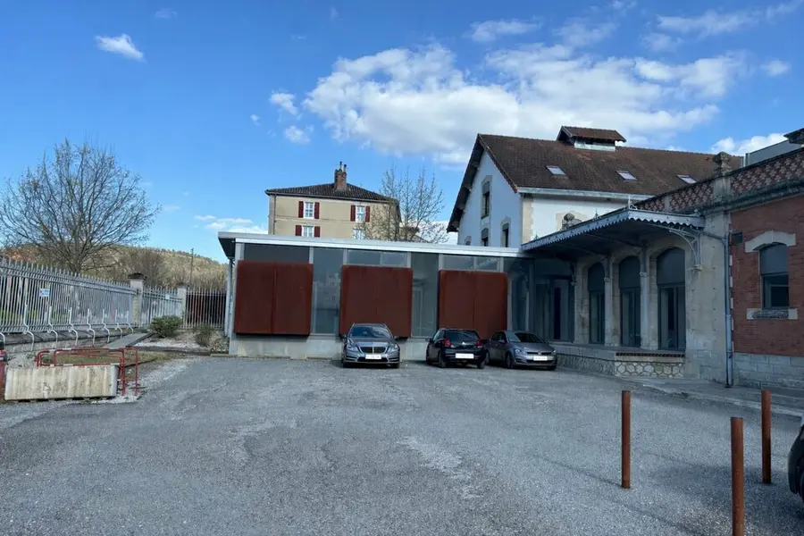 Bureau à louer - Cahors (46000) - 350 m² - 3 500 €/mois