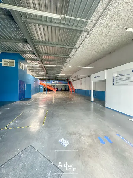 A louer Local commercial  600m² La Chapelle-aux-Brocs