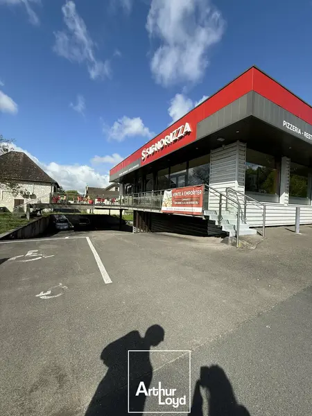 proche cinéma - restaurant avec terrasse et parking - 