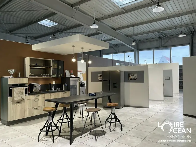 Local commercial 600 m²  Zone commerciale de Châteaubriant