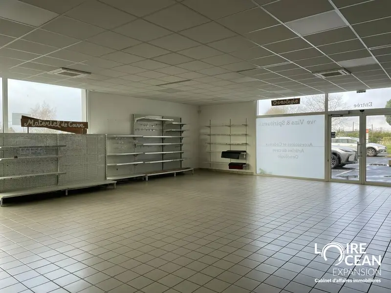Local commercial / professionnel  500 m²  Vallet
