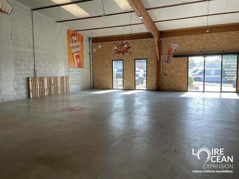 À LOUER  LOCAL COMMERCIAL d'environ 250 m²