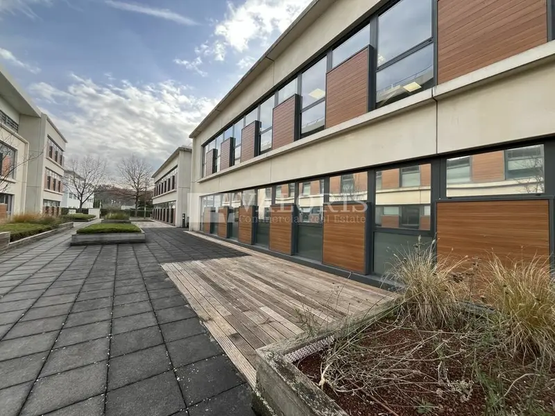 A louer Bureaux 1523m² Dardilly