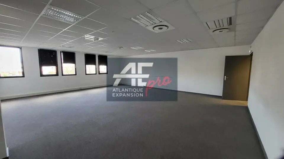 A VENDRE PLATEAU DE BUREAU DE 180 M²  
